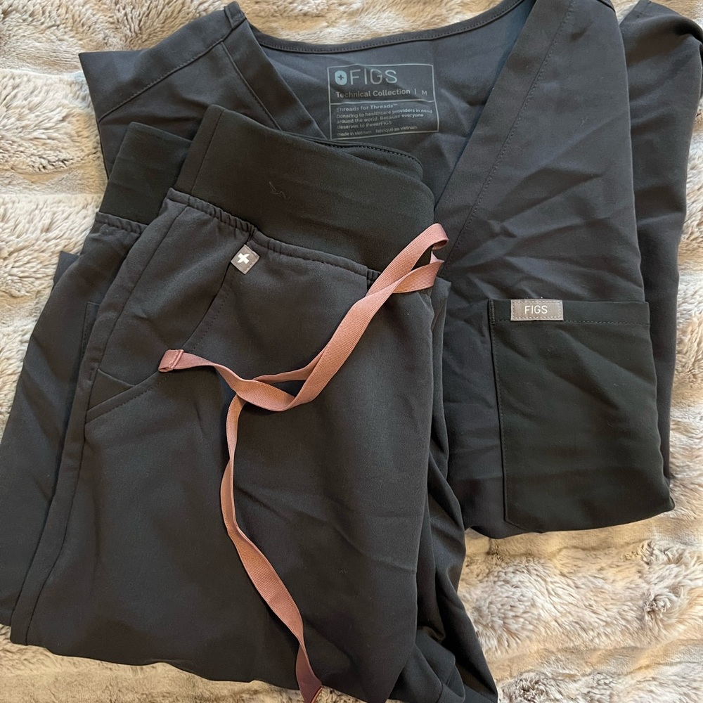 Figs scrub set